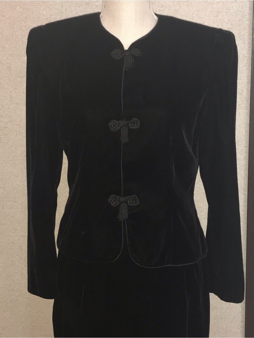 Maggy London Black Velvet Mandarin Collar Fully Lined Jacket MIDI Skirt Size 4P